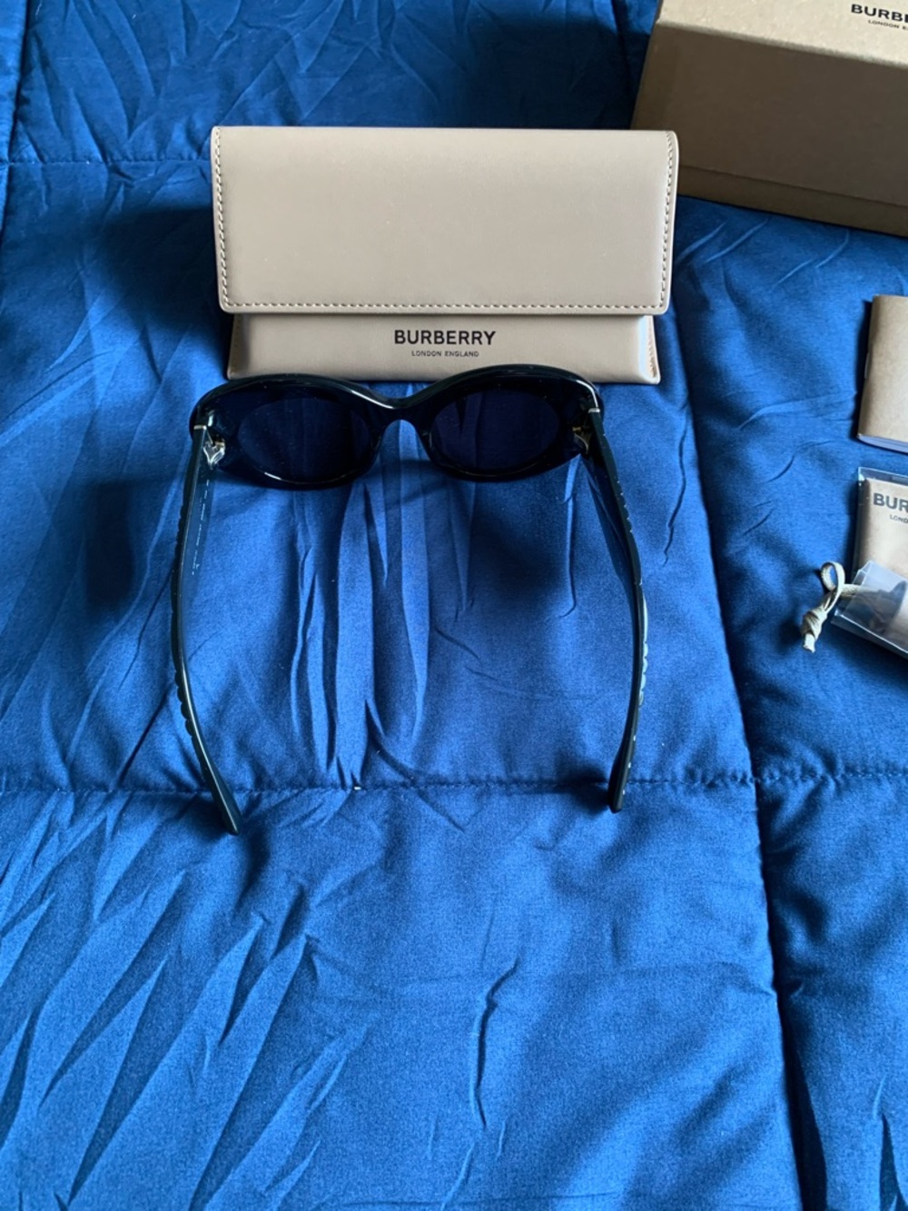 Burberry Black Oval Margot Sunglasses NWT - Picture 4 of 7